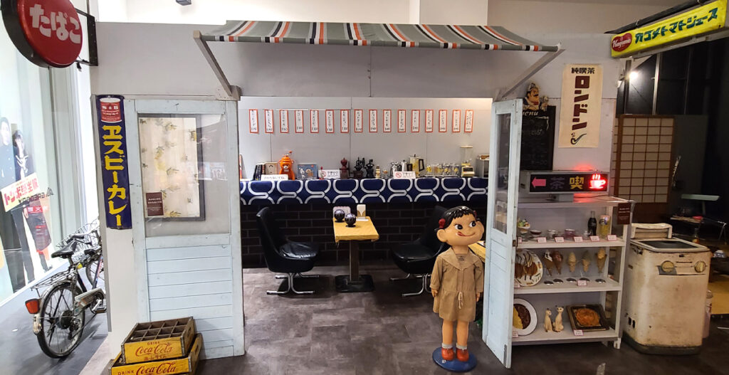 アウトレット内で立ち寄った昭和レトロ展の展示喫茶店の風景